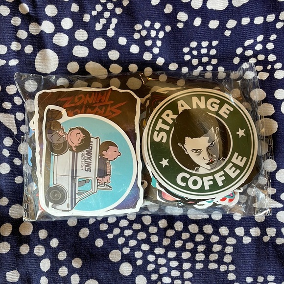 Stranger Things 100 Stickers - Picture 2 of 2